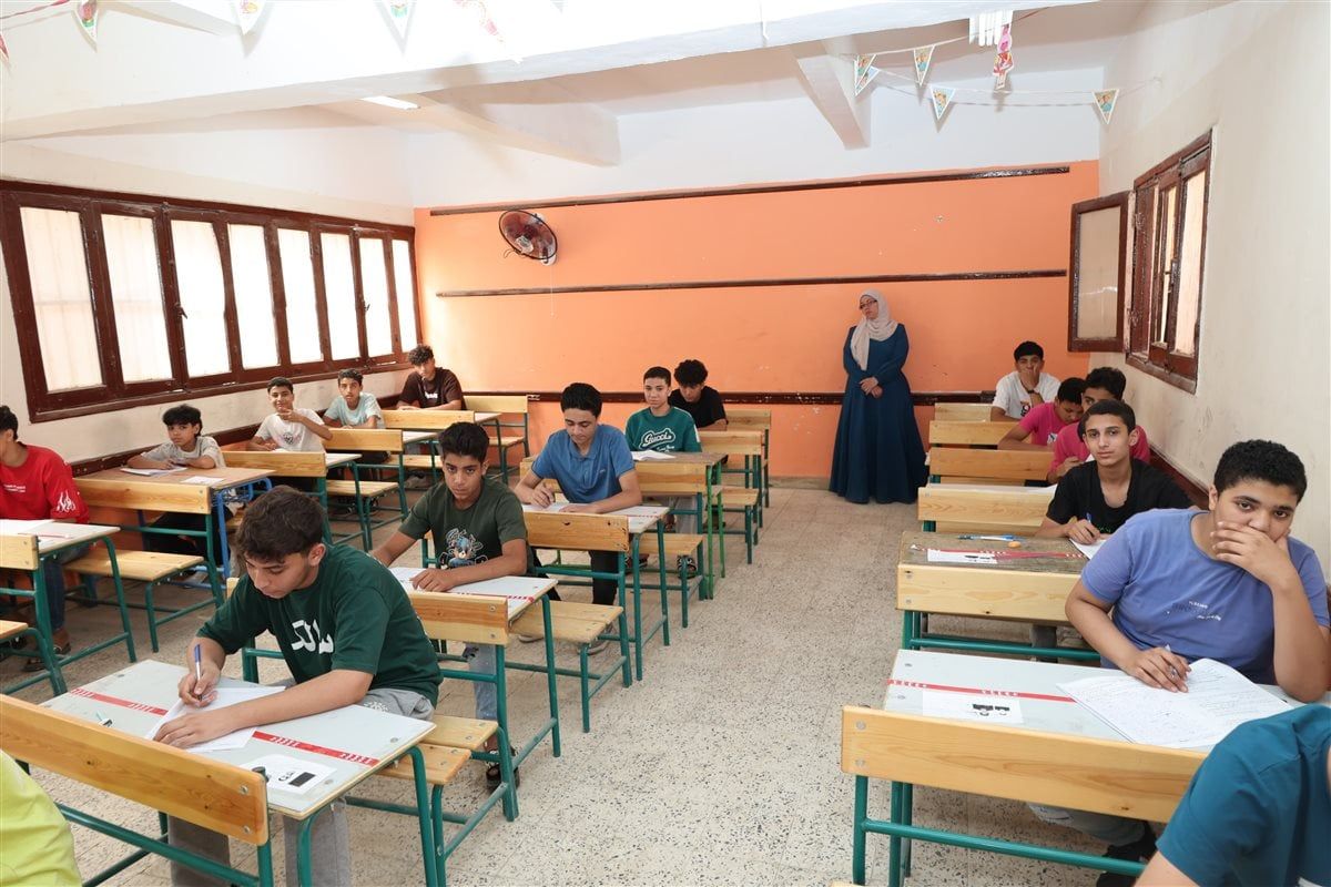 محافظ الجيزة يتفقد لجان امتحانات الشهادة الإعدادية فى أبو النمرس