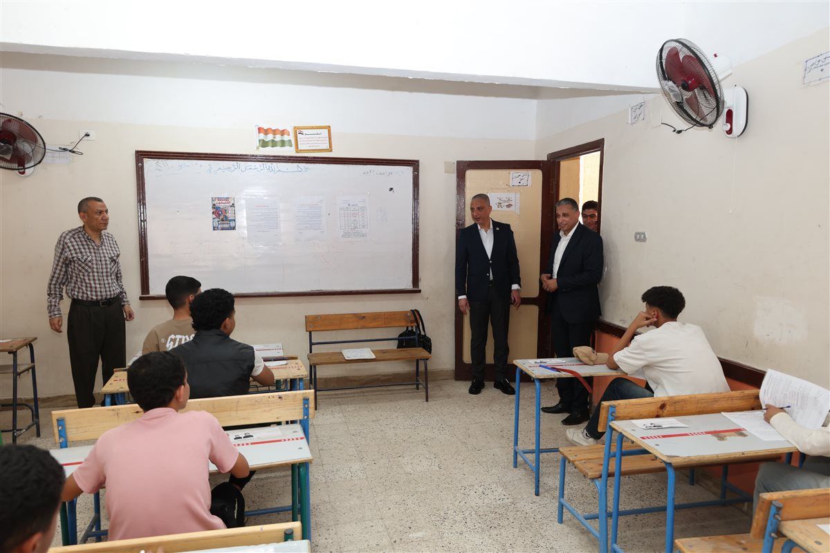محافظ الجيزة يتفقد لجان امتحانات الشهادة الإعدادية فى أبو النمرس