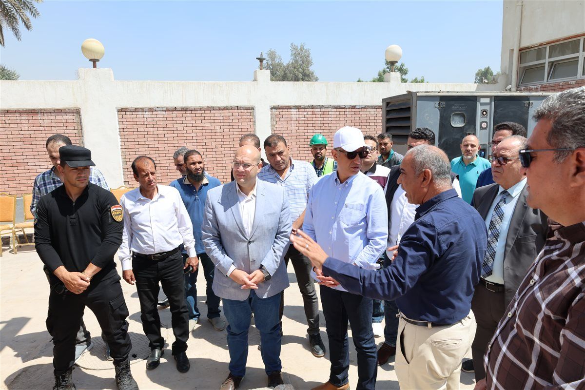 محافظ الجيزة يتفقد مشروع محطة رفع الصرف الصحي ببني يوسف في أبو النمرس