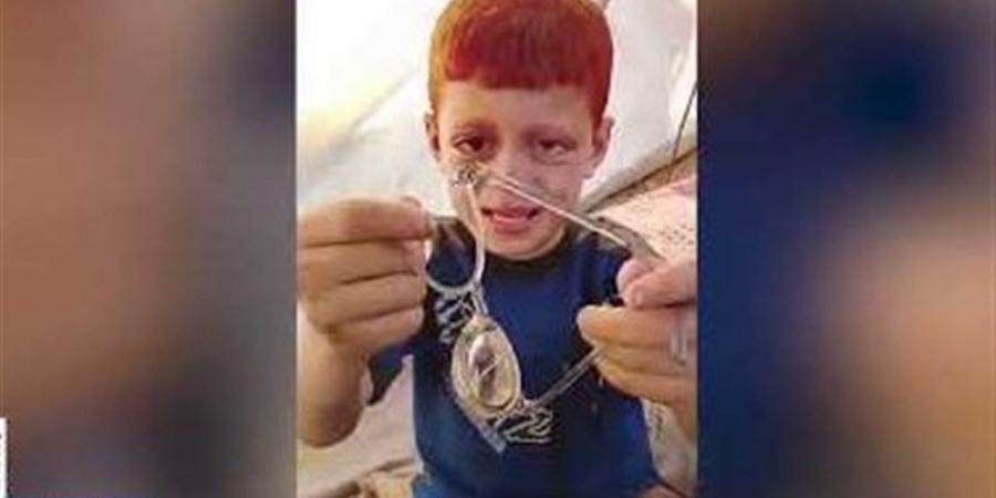 بكى لكسر نظارته فأوجع العالم.. قصة الطفل الفلسطيني أيوب تثير تفاعلا واسعا