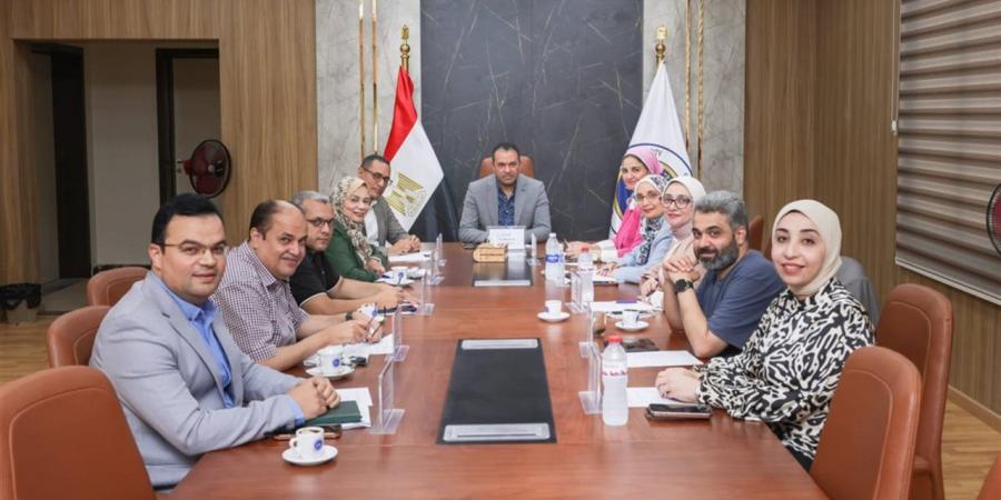 رئيس جامعة المنصورة الأهلية يعقد اجتماعًا لمتابعة التطوير الرقمي
